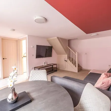 Newly Refurbished Medway With Free Parking By Prescott בריסטול
