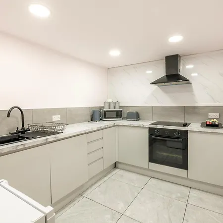 Апартаменты Newly Refurbished Medway With Free Parking By Prescott Apartments