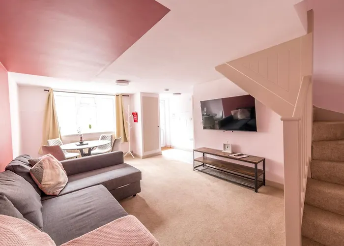 Newly Refurbished Medway With Free Parking By Prescott