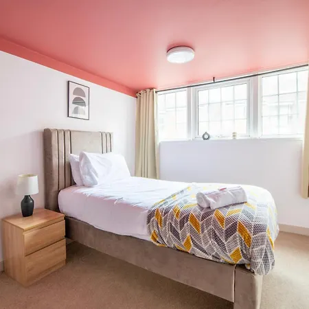 Newly Refurbished Medway With Free Parking By Prescott Апартаменты *