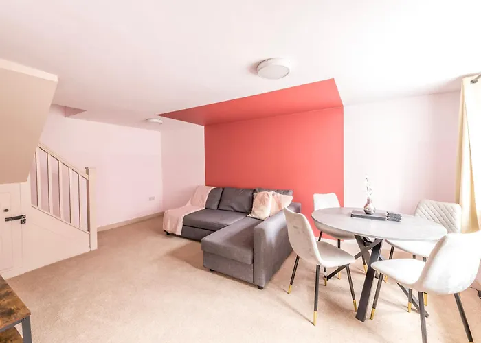 Апартаменты Newly Refurbished Medway With Free Parking By Prescott *