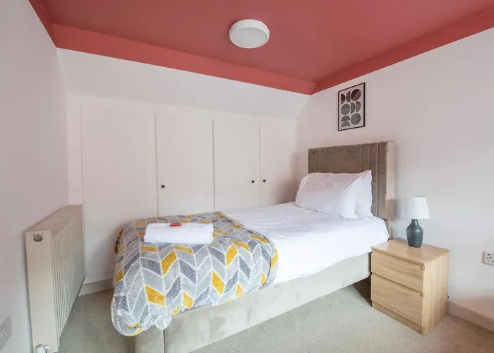 Апартаменты Newly Refurbished Medway With Free Parking By Prescott *